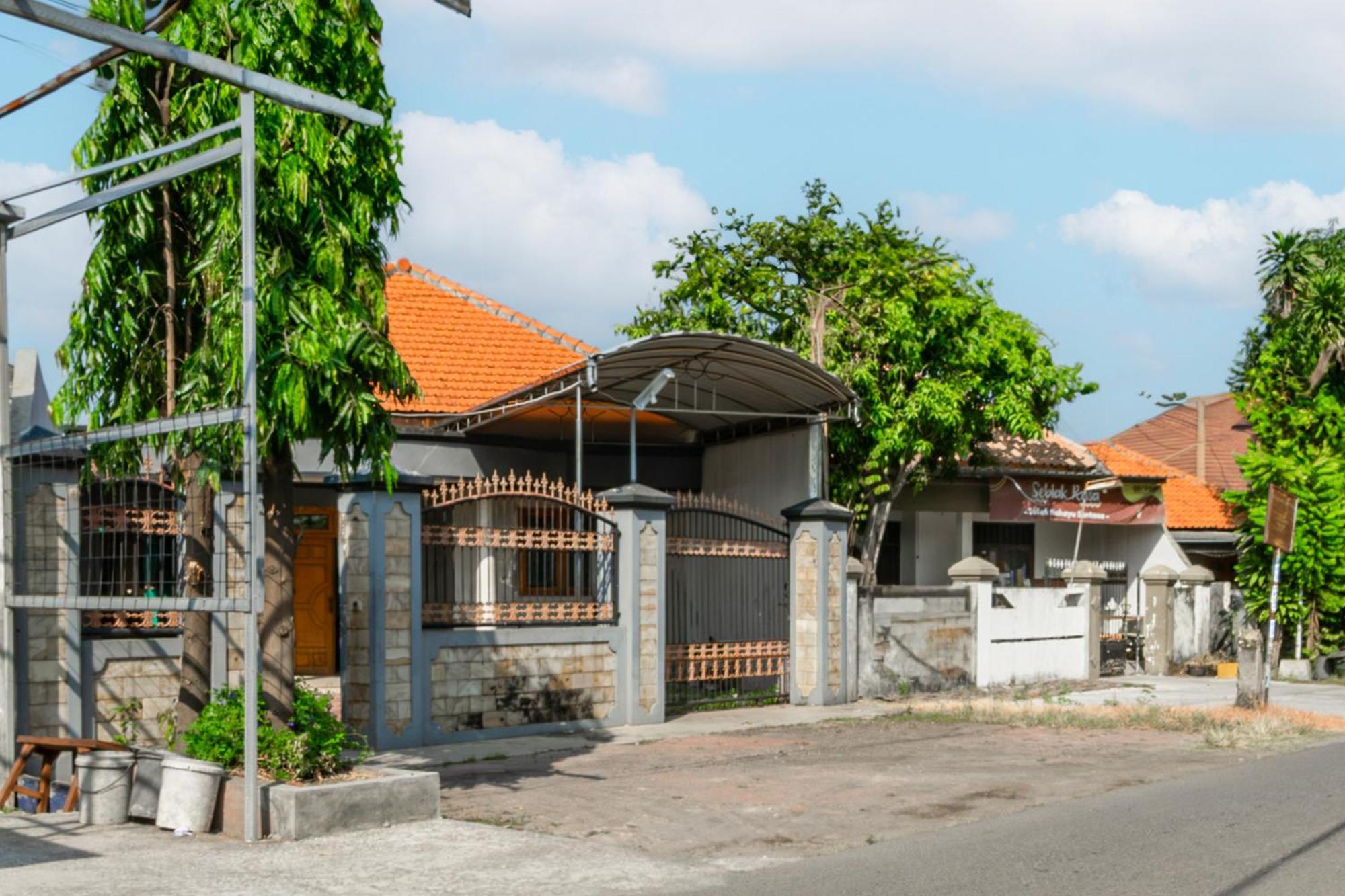 Spot On 93755 Siwalanpanji Homestay Syariah Sidoarjo Exterior foto